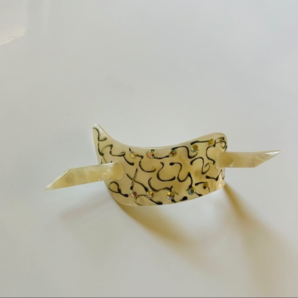 Pearly Hair Clip‎ with Handpainted Design